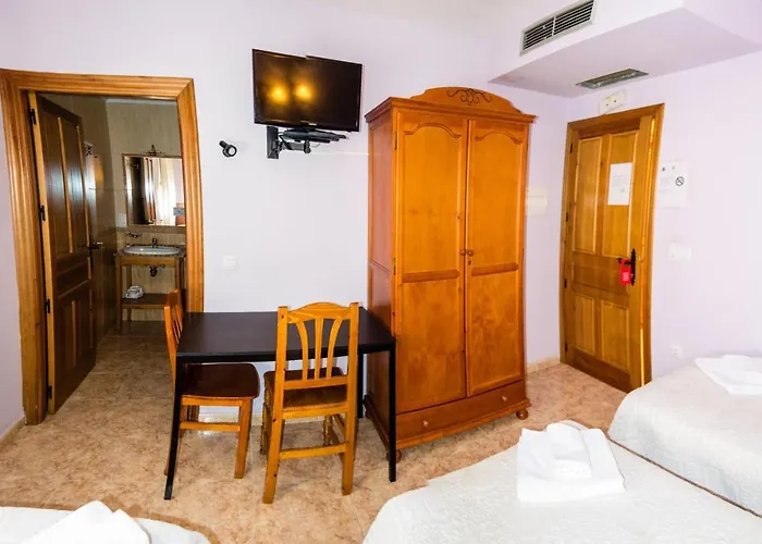 酒店 El Roble Restaurante Tabara