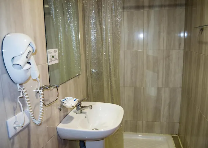 酒店 El Roble Restaurante Tabara