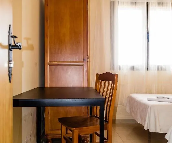 酒店 El Roble Restaurante Tabara